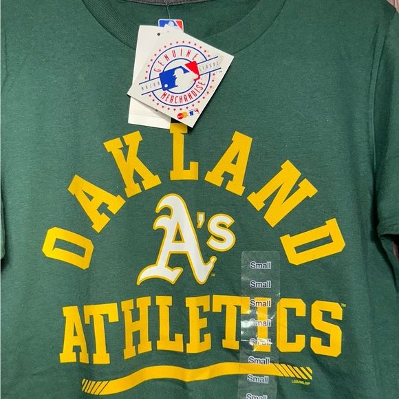 MLB Merchandise Oakland Athletics Short Sleeve Tee Shirt - Men’s Size Small - Picture 3 of 3